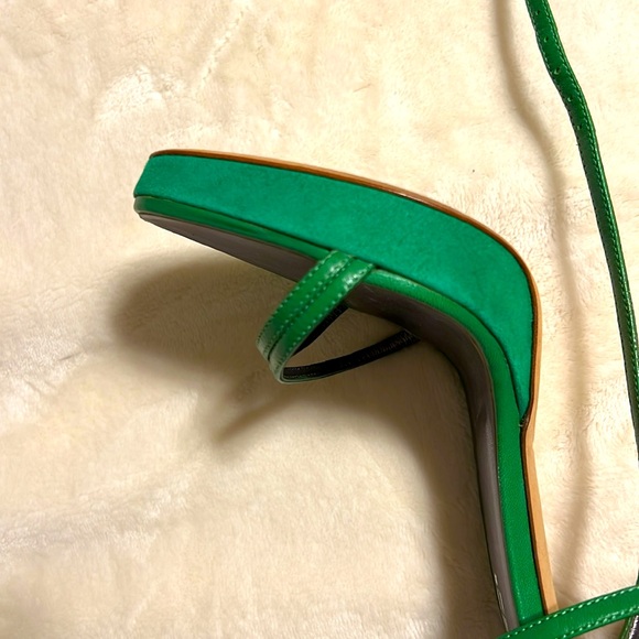 Dsquared2. Green Suede Strappy Heels. Like New. 39/8 Italy - Picture 6 of 10
